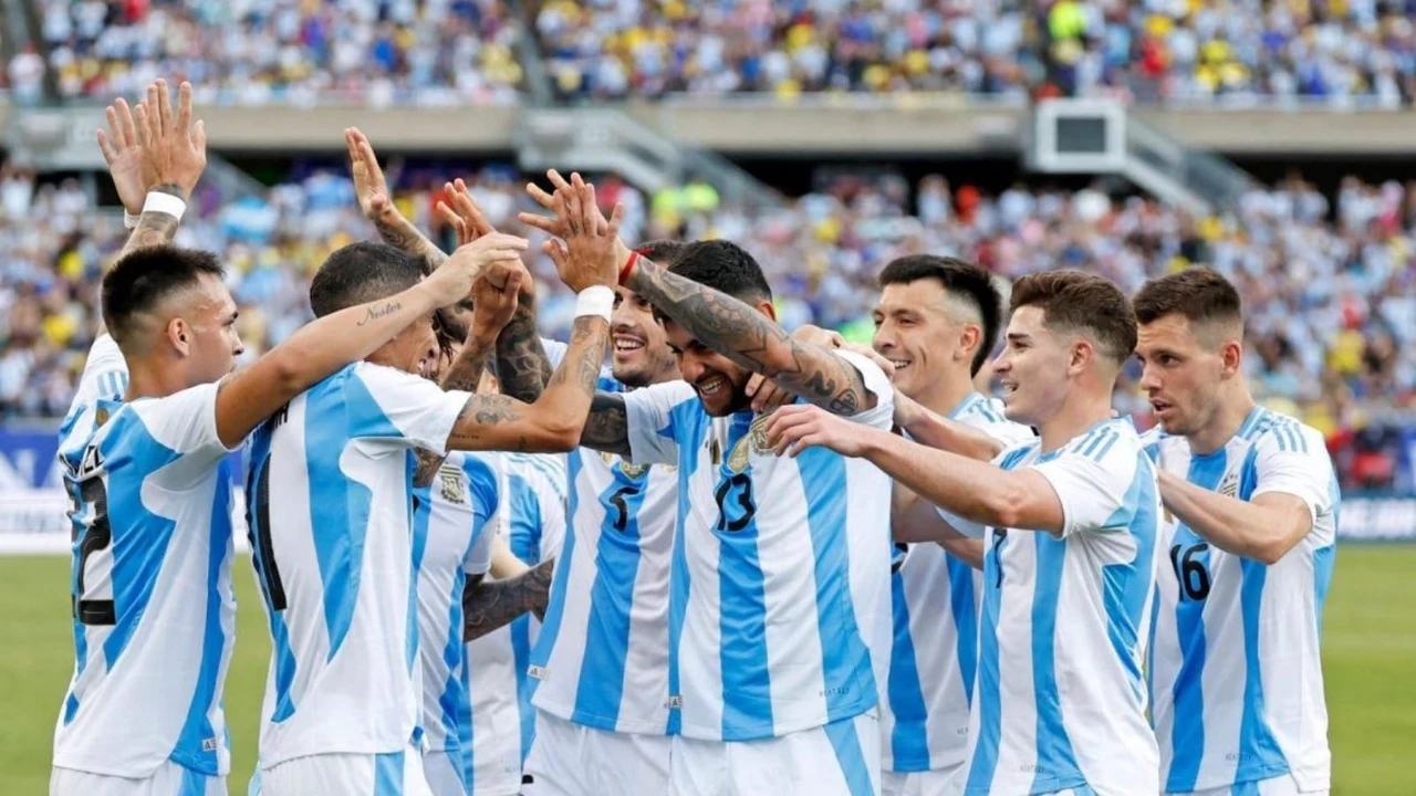 متى تقام مباراة الأرجنتين والجزائر في كأس العالم وما هي القناة الناقلة؟
